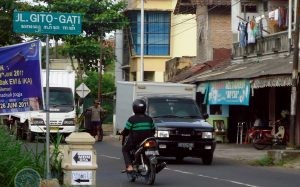 Jalan Gito-Gati merupakan jalan penghubungkan antara perempatan Denggung dengan perempatan Grojogan, Pandowoharjo, Kabupaten Sleman, Yogyakarta.