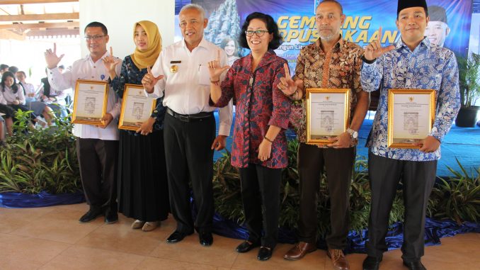Penerima Anugrah Pustaka Sembada pada acara Gemilang Perpustakaan Kabupaten Sleman Tahun 2017