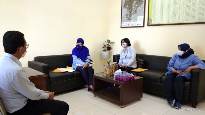 Pertemuan Kepala Seksi Pembinaan Perpustakaan DPK Sleman dengan Perangkat Kalurahan Sendangadi, Mlati dalam rangka pendampingan Perpustakaan.