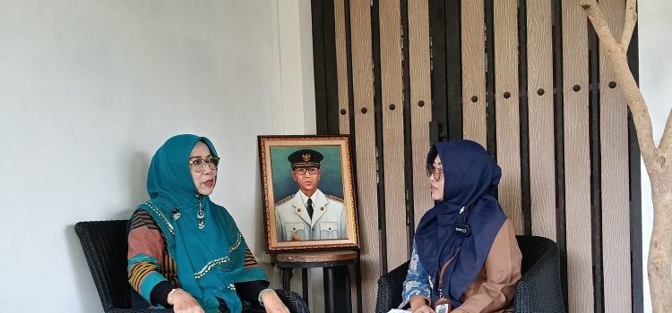 FOTO WAWANCARA MIMIEK WIDHARTO (PUTRI KRT MURDODININGRAT)